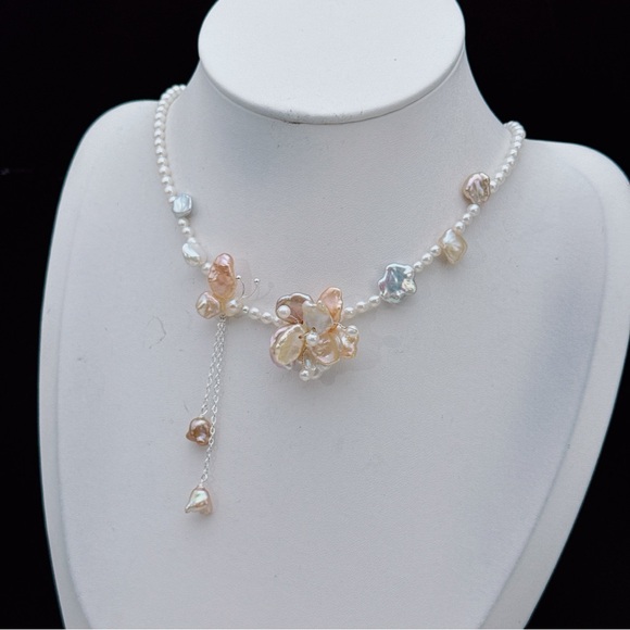 X745 Handmade Freshwater Baroque Pearl Flower Butterfly Dainty Necklace - Picture 7 of 8